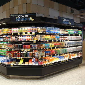 vetrina refrigerata con scaffali