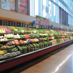 vetrina refrigerata con scaffali