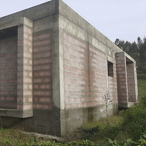 blocco di calcestruzzo forato 1