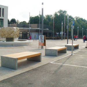 panca per spazi pubblici contemporanea
