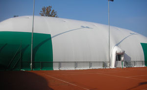 tensostruttura su ossatura metallica / per copertura / con membrana in PVC / per campo sportivo