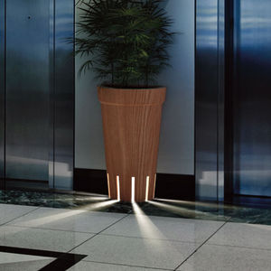 vaso da giardino in legno