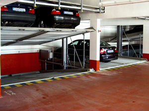 piattaforma di parcheggio inclinata
