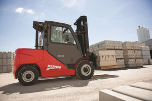 carrello elevatore su ruote