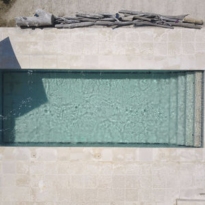 fondo mobile per piscina in pietra