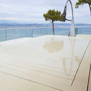fondo mobile per piscina in pietra