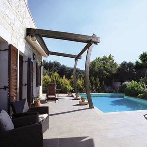 pergola addossata / in legno / con copertura scorrevole in tela PVC
