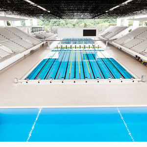 piscina fuoriterra / interrata / in acciaio / pubblica