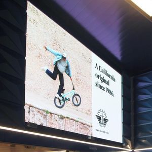 Schermo di proiezione a muro