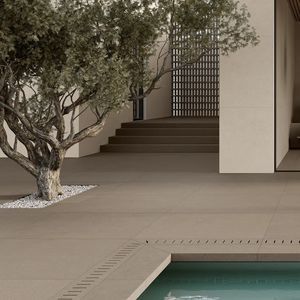 bordo di piscina in gres porcellanato