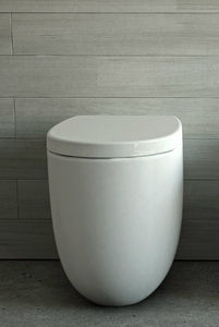 WC da appoggio / in ceramica / con sciacquone ad incastro