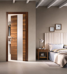 porta da interni / battente / in legno / semivetrata