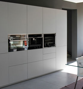 mobile alto per cucina moderno / in legno laccato