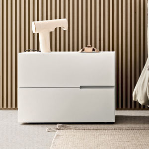 comodino moderno / in legno laccato / rettangolare / con cassetti