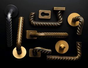 maniglia per porta / in ottone / moderna / per uso residenziale
