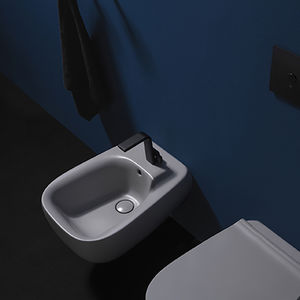 bidet sospeso