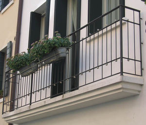 balcone a sbarre / in ferro battuto