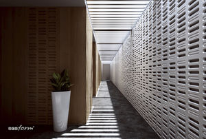 pannello decorativo in legno lamellare / per interni / perforato