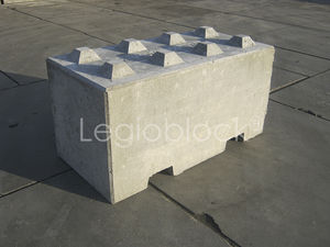 blocco di calcestruzzo pieno 1