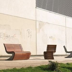 panca per spazi pubblici contemporanea
