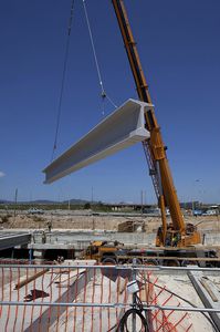 trave prefabbricata / in cemento precompresso / a T / per costruzione di ponti