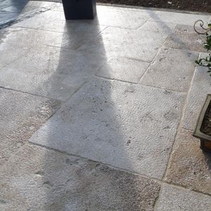 piastrella in pietra calcarea