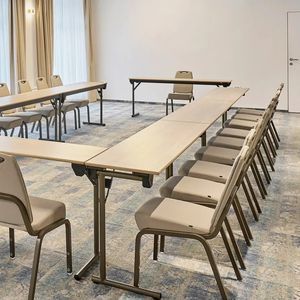 tavolo da conferenza contemporaneo