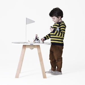 tavolo da gioco per bambini contemporaneo 1