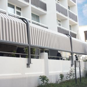 pergola addossata