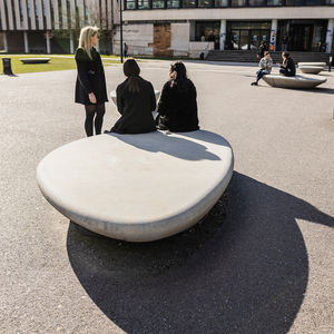 panca per spazi pubblici contemporanea 1