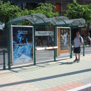 pensilina per fermata d'autobus in policarbonato
