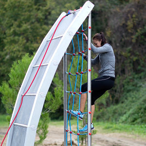 struttura d'arrampicata per percorso vita