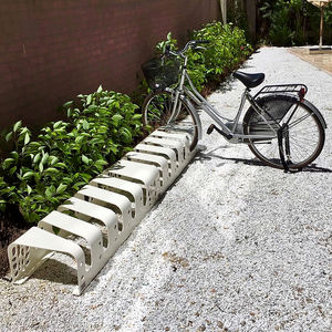 rastrelliera per biciclette a pavimento