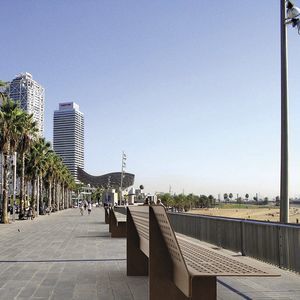 panca per spazi pubblici contemporanea
