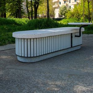panca per spazi pubblici contemporanea