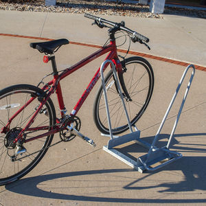 rastrelliera per biciclette a pavimento