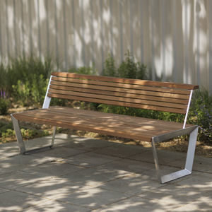 panca da giardino contemporanea