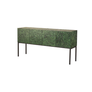 credenza con piedi alti