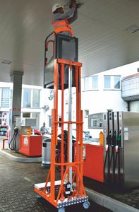 piattaforma elevatrice di accesso