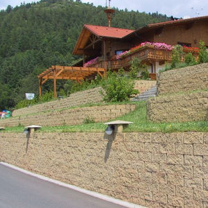 blocco di calcestruzzo pieno 1