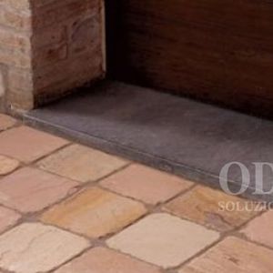 lastricato in pietra / per pedoni / per spazio pubblico / da esterno