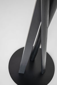 tavolo d'appoggio in metallo verniciato 1
