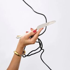 coltello da tavolo con manico in metallo