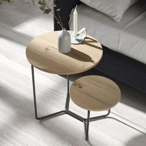 comodino moderno / impiallacciato in legno / in quercia / con supporto in metallo