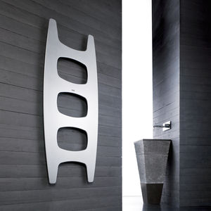 scaldasalviette ad acqua calda