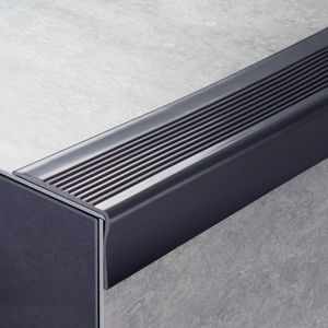 profilo per gradini in PVC 1