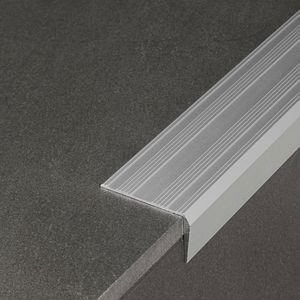 profilo per gradini in PVC 1