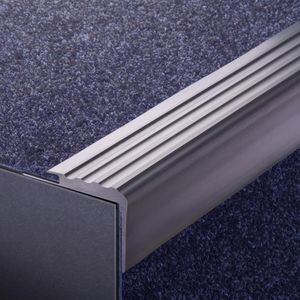 profilo per gradini in PVC 1