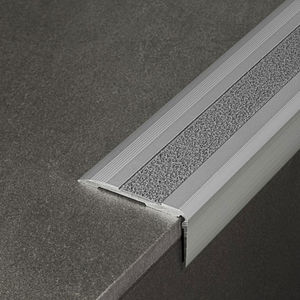 profilo per gradini in alluminio 1
