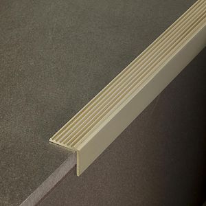 profilo per gradini in alluminio 1